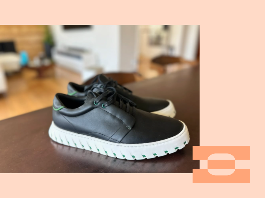 Hollywood executive's IAMBIC MODEL T. AI-tailored shoes that fit like a glove.